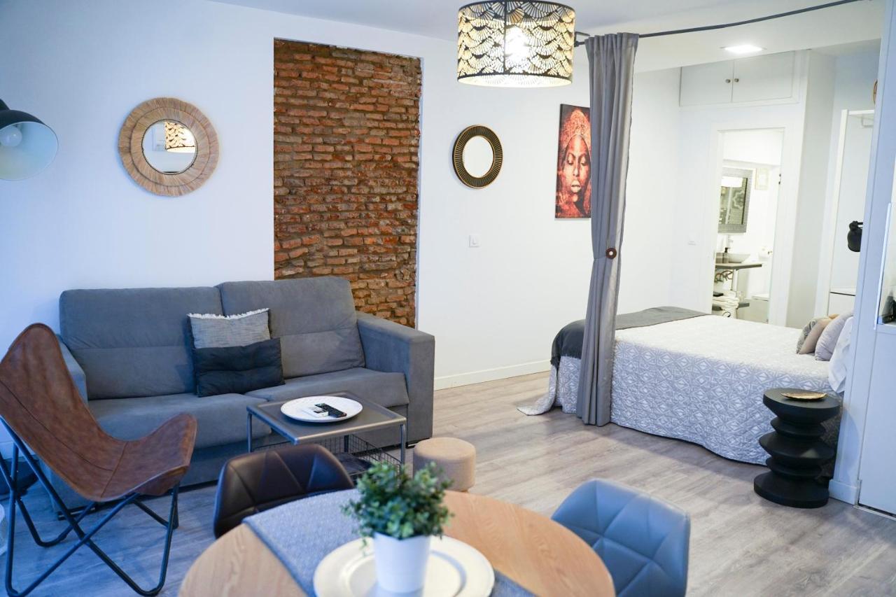 Apartamentos Suites Cariatide Plasencia Buitenkant foto