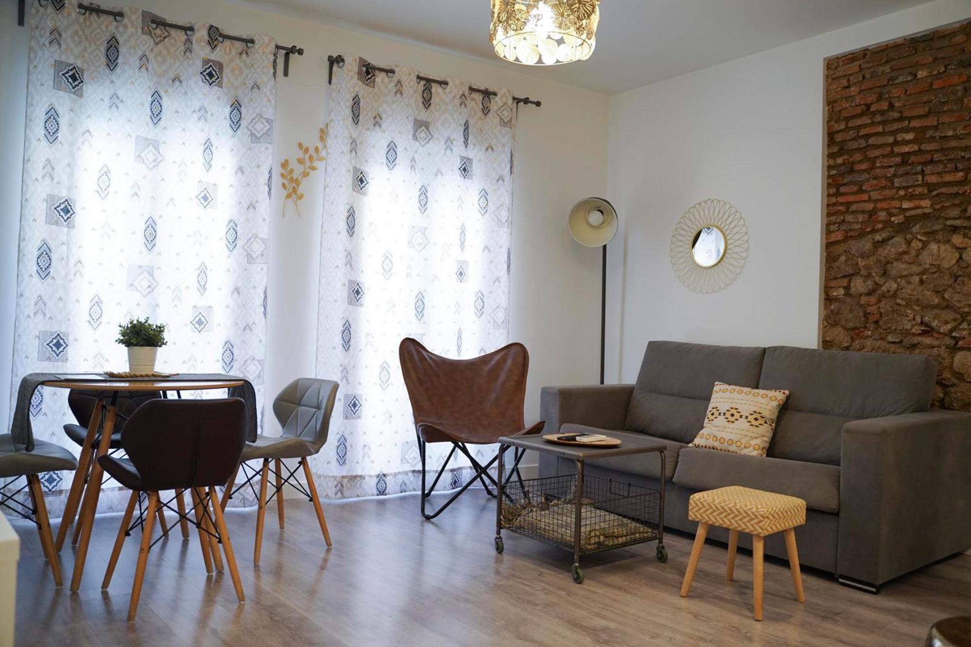 Apartamentos Suites Cariatide Plasencia Buitenkant foto