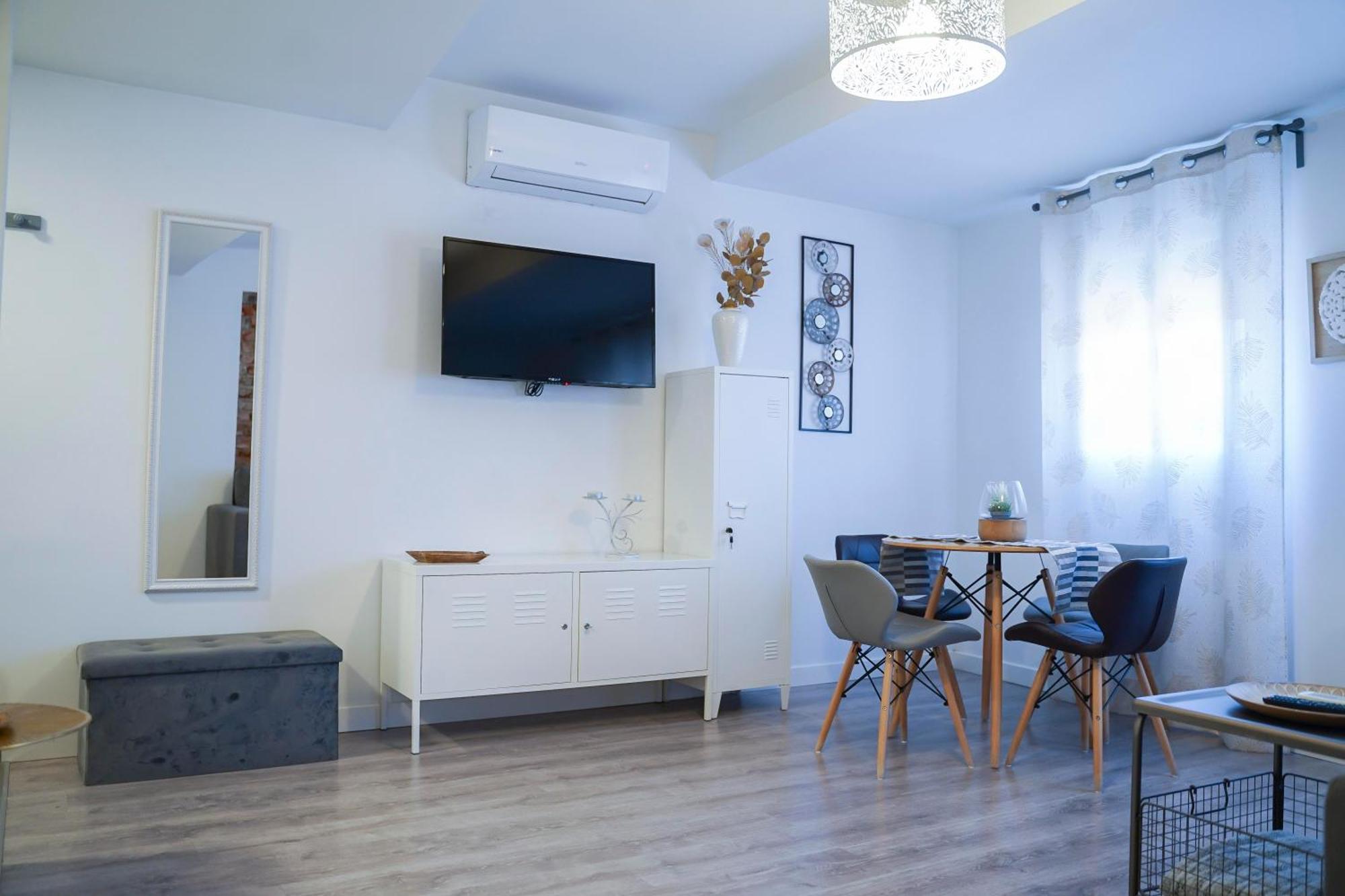 Apartamentos Suites Cariatide Plasencia Buitenkant foto