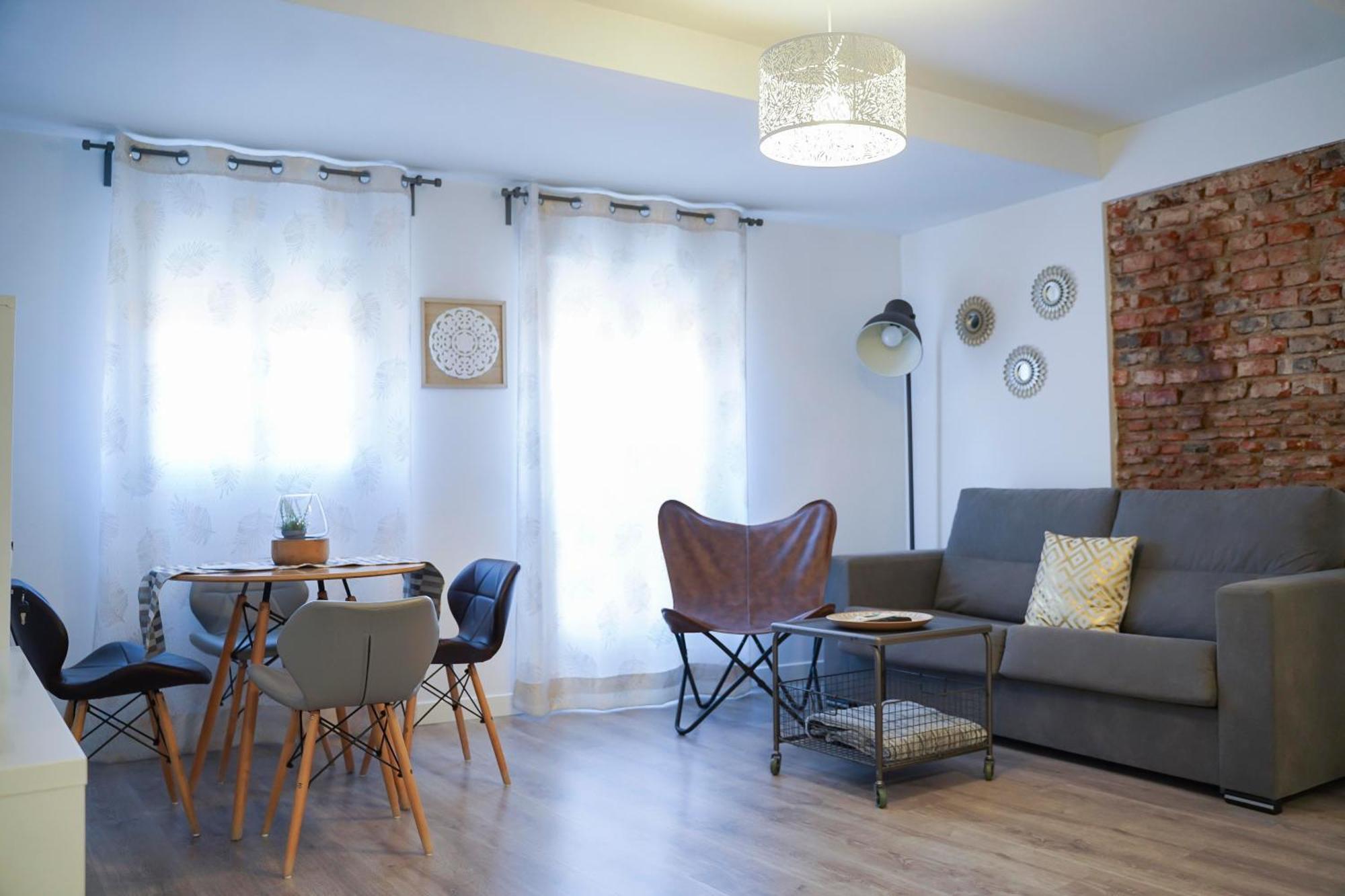 Apartamentos Suites Cariatide Plasencia Buitenkant foto