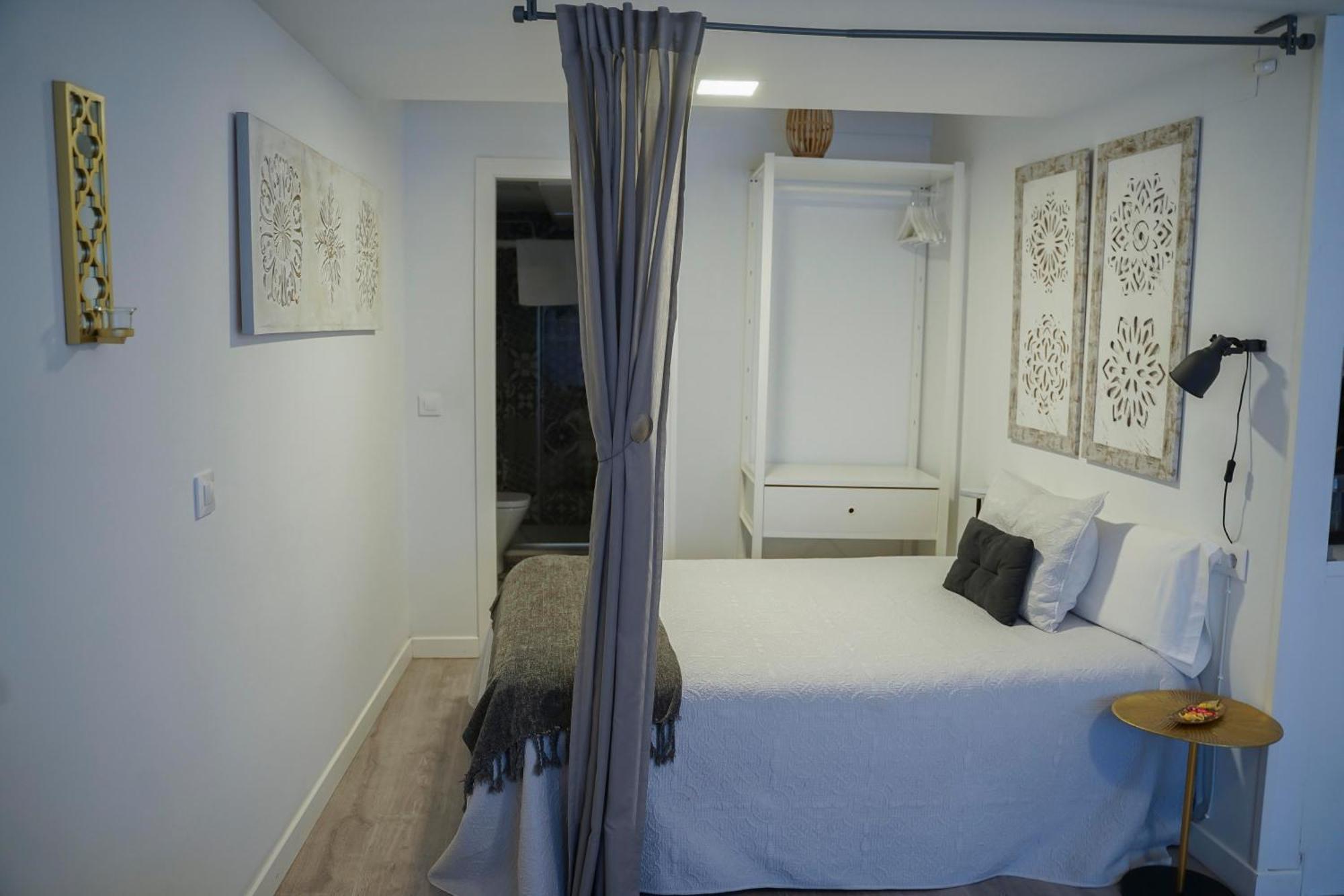 Apartamentos Suites Cariatide Plasencia Buitenkant foto